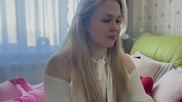 Estella Elwood online show from February 2026 06:40:02 AM