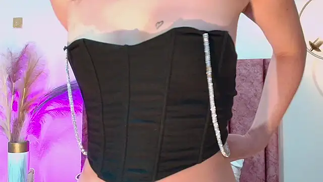 Snapshot of AelinDuvalier chatting on November 2025 06:50:01 PM AelinDuvalier online show from November 2025 06:50:01 PM