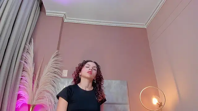 Snapshot of AelinDuvalier chatting on November 2025 06:39:01 PM AelinDuvalier online show from November 2025 06:39:01 PM