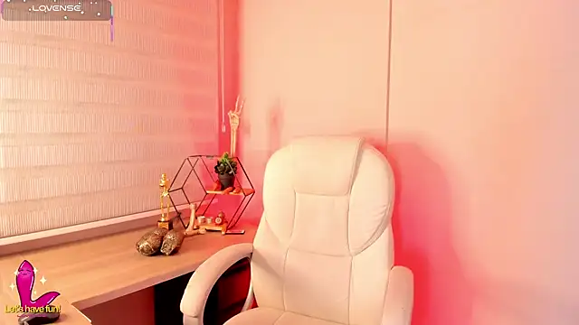 Emma  clark  online show from October 2025 11:44:01 AM