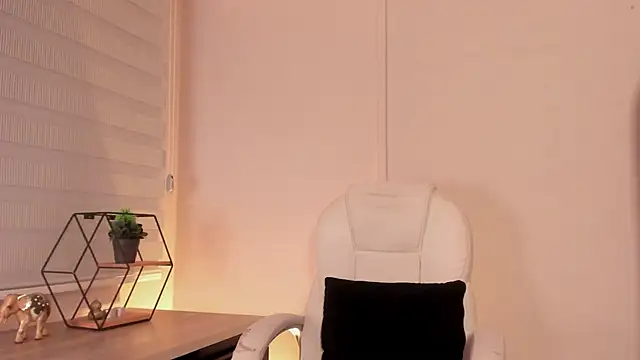 Emma  clark  online show from March 2026 12:42:02 PM