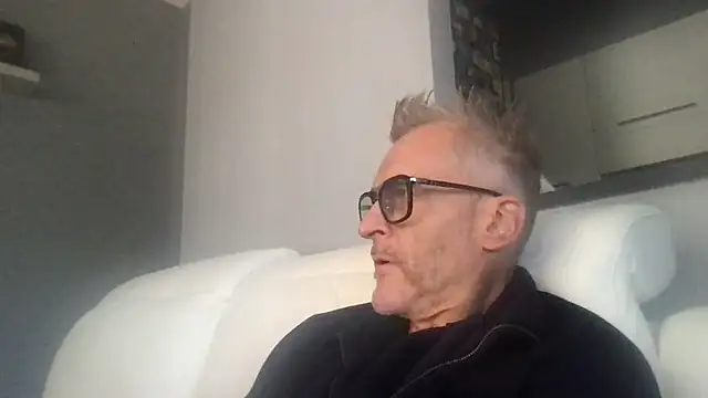 Snapshot of Axl_hot chatting on September 2025 12:54:01 PM Axl hot online show from September 2025 12:54:01 PM