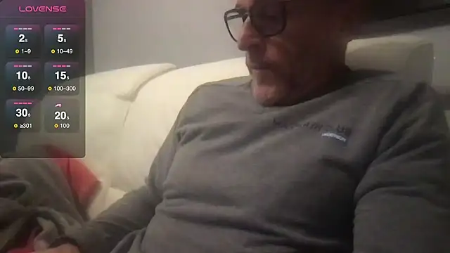 Snapshot of Axl_hot chatting on October 2025 07:57:02 PM Axl hot online show from October 2025 07:57:02 PM