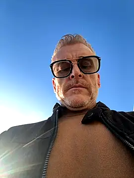 Snapshot of Axl_hot chatting on November 2025 03:01:02 PM Axl hot online show from November 2025 03:01:02 PM