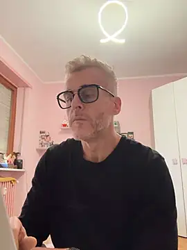 Axl hot online show from March 2026 11:27:02 AM