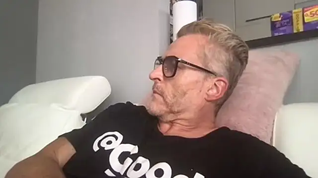 Axl hot online show from July 2026 02:10:01 PM
