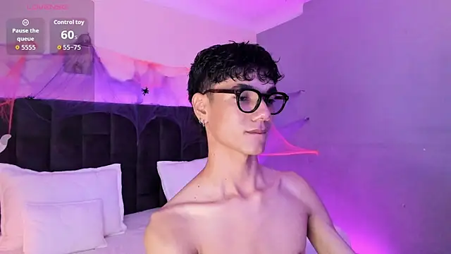 Snapshot of Phillicious__ chatting on October 2025 11:38:01 PM Phillicious online show from October 2025 11:38:01 PM