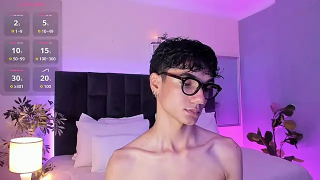 Snapshot of Phillicious__ chatting on November 2025 10:21:02 PM Phillicious online show from November 2025 10:21:02 PM