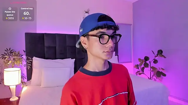 Snapshot of Phillicious__ chatting on November 2025 09:35:02 PM Phillicious online show from November 2025 09:35:02 PM