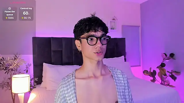 Snapshot of Phillicious__ chatting on November 2025 10:42:02 PM Phillicious online show from November 2025 10:42:02 PM