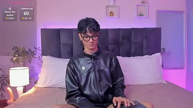 Snapshot of Phillicious__ chatting on December 2025 10:30:02 PM Phillicious online show from December 2025 10:30:02 PM