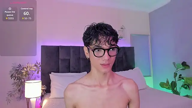 Snapshot of Phillicious__ chatting on December 2025 12:16:01 AM Phillicious online show from December 2025 12:16:01 AM