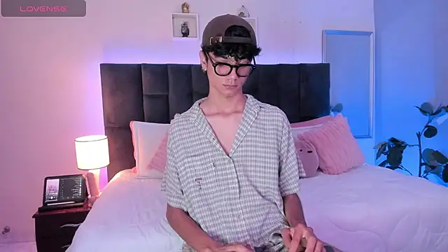 Phillicious   online show from May 2026 11:02:02 PM