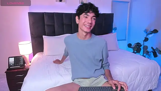 Phillicious   online show from May 2026 11:58:01 PM