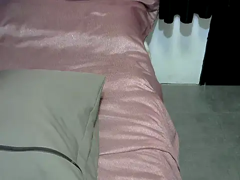 CREAMY BANANA online show from December 2025 11:32:02 PM