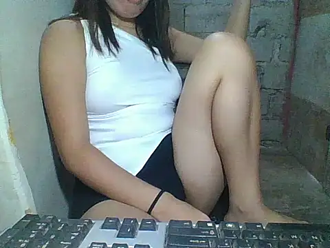 Snapshot of Skinny_PinayGirljust18 chatting on June 2026 11:03:01 PM Skinny PinayGirljust18 online show from June 2026 11:03:01 PM