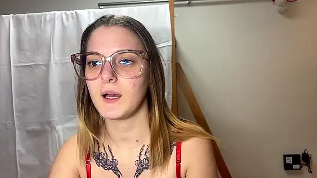 SuzyMiu online show from November 2025 10:26:01 AM