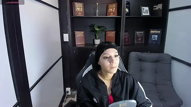 IvonnePrince  online show from October 2025 01:19:01 PM