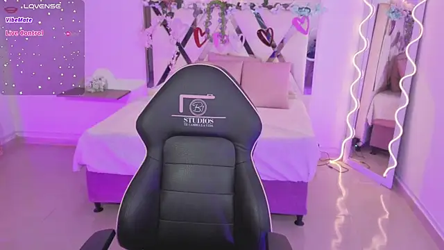 ZURY TAY online show from October 2025 11:31:02 AM