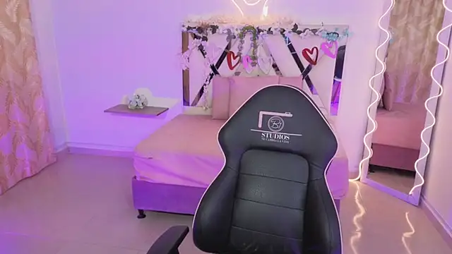 ZURY TAY online show from November 2025 11:44:02 AM