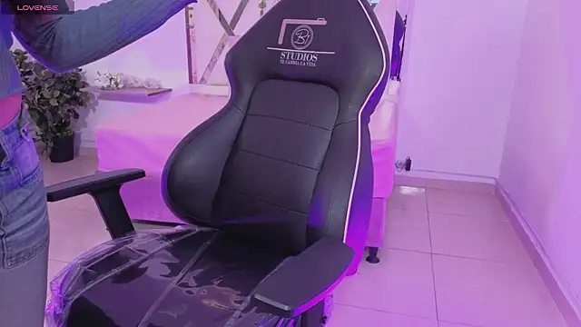 ZURY TAY online show from March 2026 11:48:02 AM