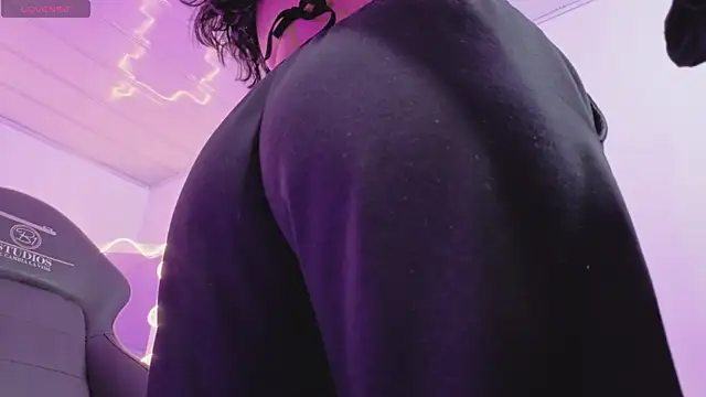 ZURY TAY online show from March 2026 11:43:02 AM