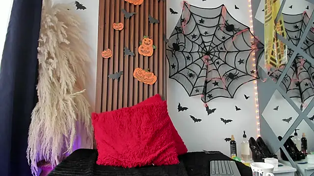 hannah lover online show from October 2025 07:41:01 PM