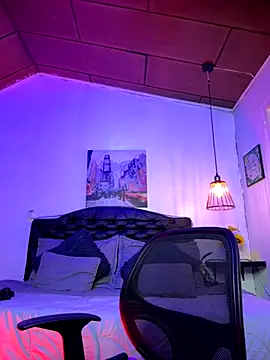 Eymmy 24 online show from October 2025 03:10:02 AM