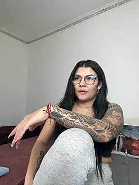 MiaKiittyy online show from January 2026 05:27:02 PM