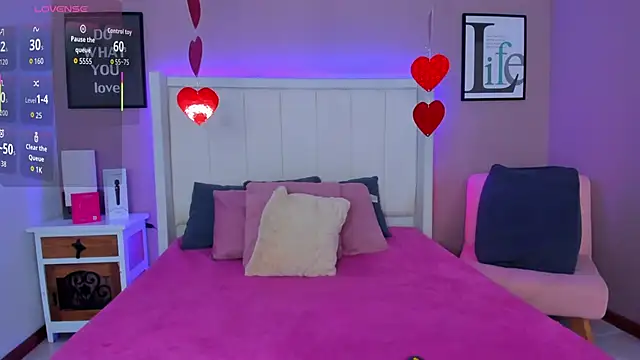 sarahyessica online show from April 2026 05:14:02 PM