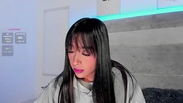 Snapshot of Aleja_ruizz chatting on November 2025 06:24:02 AM Aleja ruizz online show from November 2025 06:24:02 AM