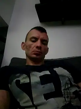 Snapshot of Mlody2787 chatting on November 2025 04:24:01 AM Mlody2787 online show from November 2025 04:24:01 AM