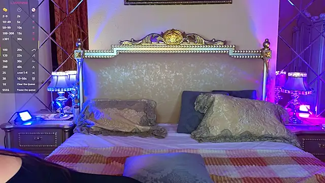 Kelly Cartier online show from November 2025 12:45:02 PM