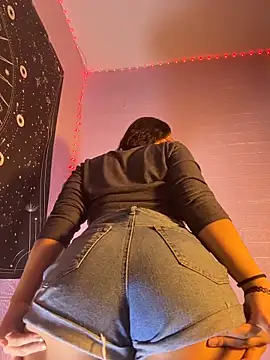 ZeziGamingg online show from January 2026 05:00:02 AM