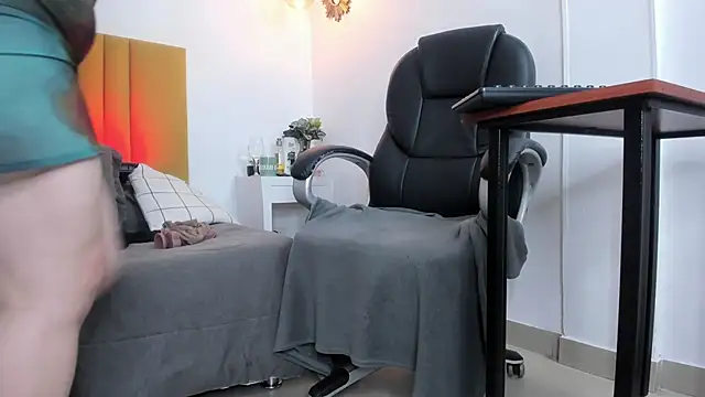 freya 26 online show from January 2026 04:01:02 PM