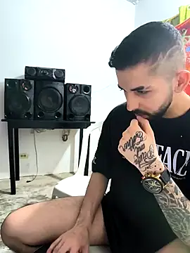 giannis090 online show from November 2025 09:47:02 PM