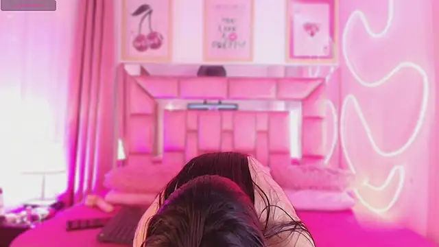 Sophie stars online show from December 2025 10:45:02 AM