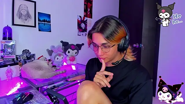 Snapshot of KeitaMoon chatting on December 2025 08:47:02 PM KeitaMoon online show from December 2025 08:47:02 PM