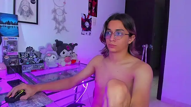 Snapshot of KeitaMoon chatting on February 2026 07:43:01 PM KeitaMoon online show from February 2026 07:43:01 PM