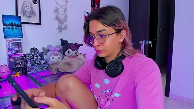 Snapshot of KeitaMoon chatting on February 2026 06:06:02 PM KeitaMoon online show from February 2026 06:06:02 PM