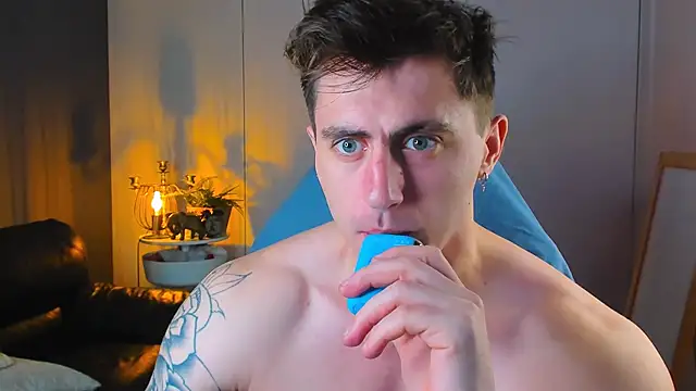 Oscar Miller  online show from October 2025 08:52:01 PM