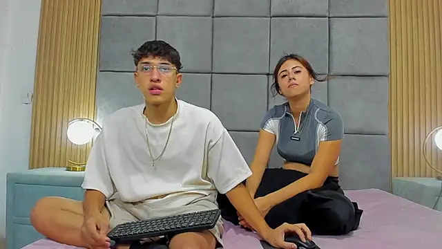 ChanellandMax online show from November 2025 07:25:01 PM