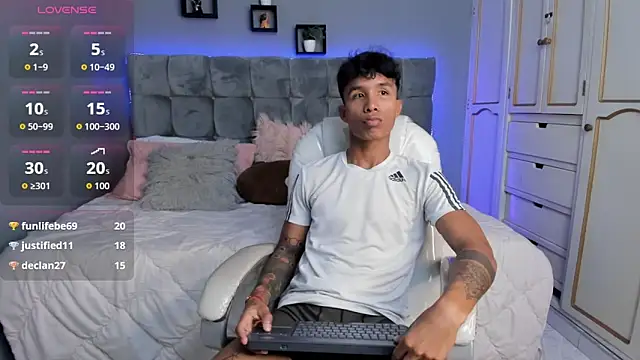Snapshot of Frank98_ chatting on September 2025 11:04:02 PM Frank98 online show from September 2025 11:04:02 PM