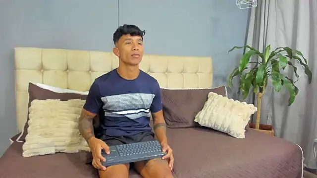 Snapshot of Frank98_ chatting on October 2025 08:39:02 PM Frank98 online show from October 2025 08:39:02 PM