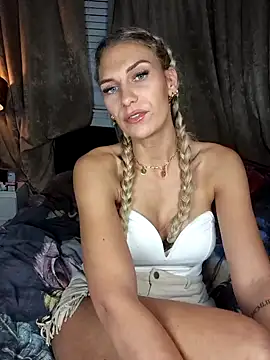 Snapshot of Melody1600 chatting on September 2025 09:41:02 PM Melody1600 online show from September 2025 09:41:02 PM