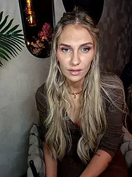 Snapshot of Melody1600 chatting on October 2025 07:12:02 PM Melody1600 online show from October 2025 07:12:02 PM