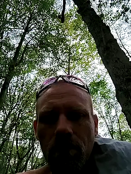 Snapshot of Eat_it_from_the_back chatting on September 2025 10:26:02 PM Eat it from the back online show from September 2025 10:26:02 PM