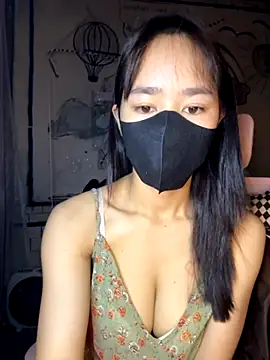 TiNa 04 online show from November 2025 11:32:01 PM