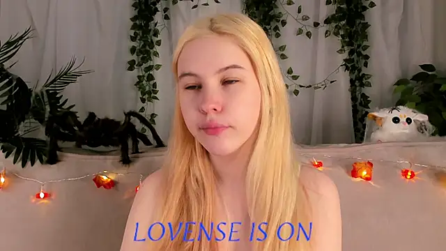 Snapshot of ElizSpieth chatting on October 2025 01:06:01 AM ElizSpieth online show from October 2025 01:06:01 AM