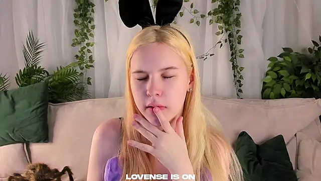 Snapshot of ElizSpieth chatting on October 2025 01:33:02 AM ElizSpieth online show from October 2025 01:33:02 AM